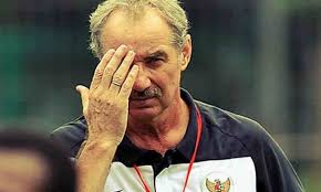 Lawan Thailand Riedl Siapkan Strategi Baru Timnas